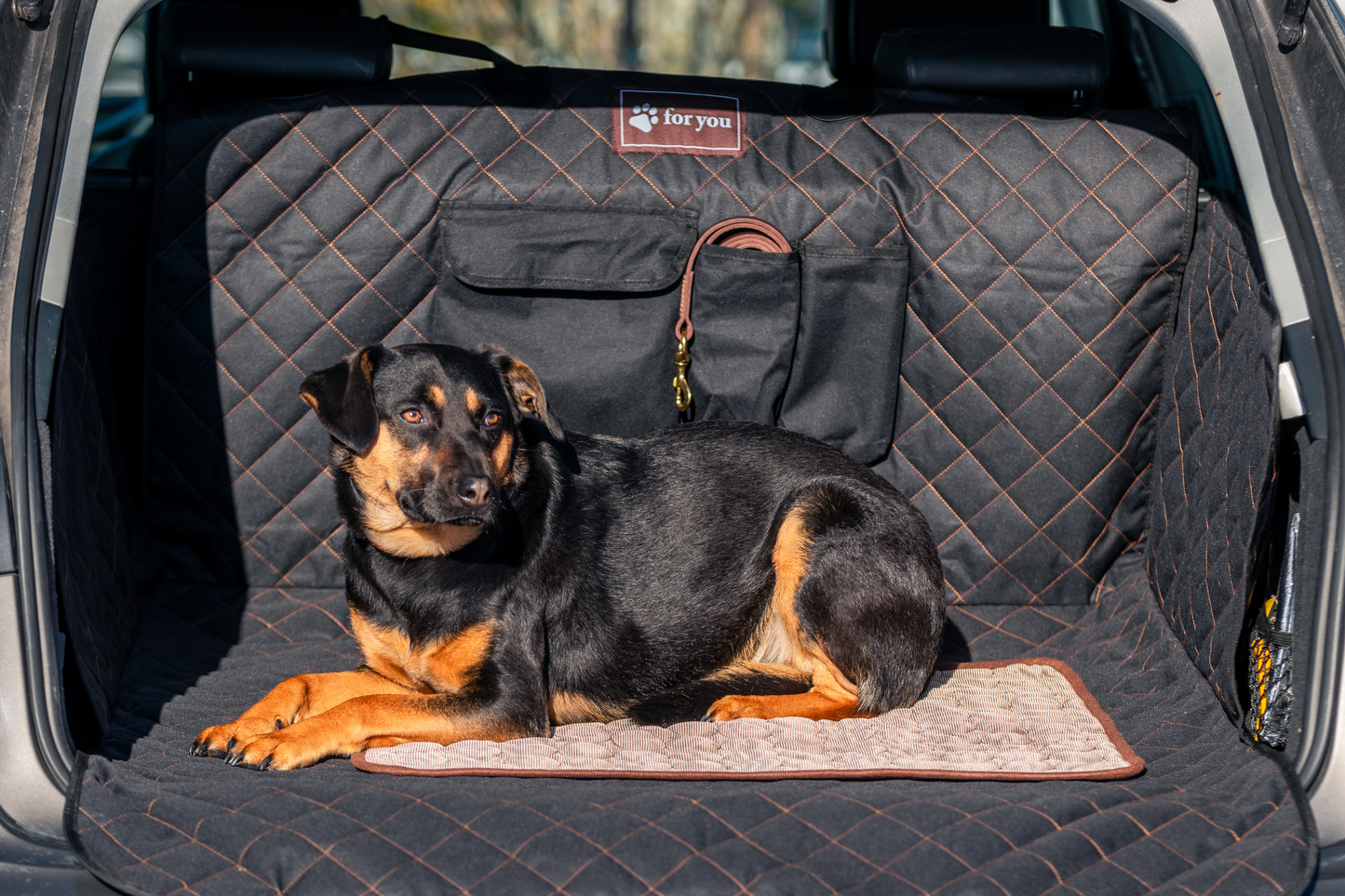 Universaler Kofferraumschoner inkl. Hunde Kühldecke - Wasserabweisend und Kratzfest - Premium Qualität foryou®